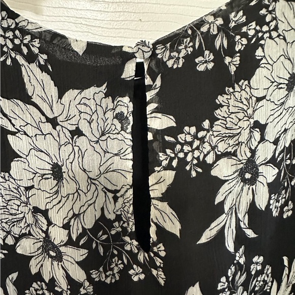 Vince Camuto sleeveless blouse - Picture 2 of 6